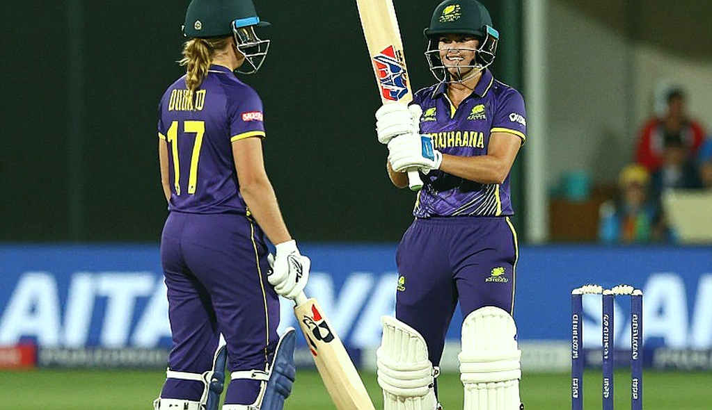 Green's Abdominal Strain, Durban's Dry Pitch, and Australia's Bowling-Balance Equation Green's Abdominal Strain, Durban's Dry Pitch, and Australia's Bowling-Balance Equation