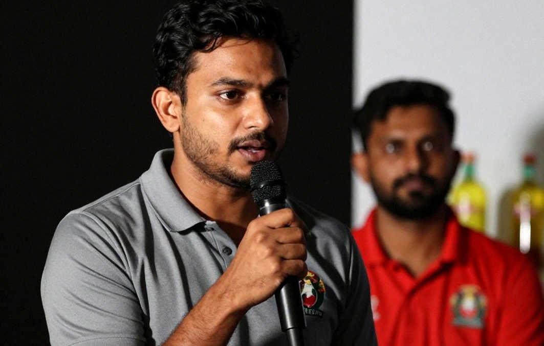 ফাঁকা ঘর শূন্য নয়: আট-মাত্রার রিপোর্ট, একটি খালি শিট আর রেফারির একমাত্র সৎ রায়