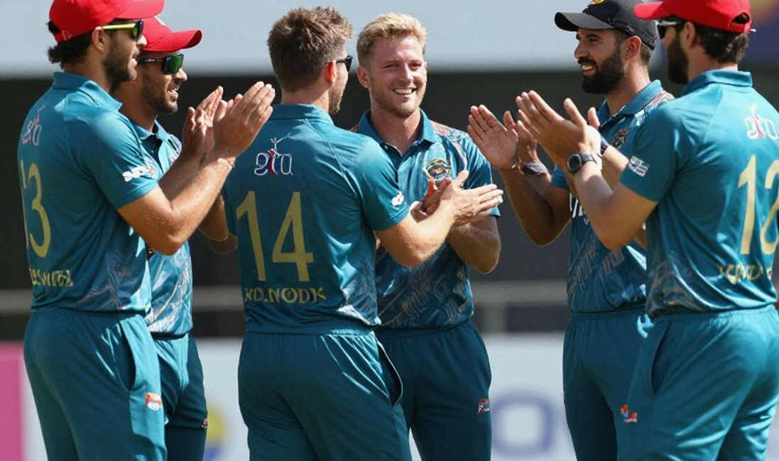 স্বাক্ষর ফির নীরব খাতা: এশীয় ক্রিকেটের স্থানান্তর বাজারে টাকা যেভাবে নিজের গল্প বলে স্বাক্ষর ফির নীরব খাতা: এশীয় ক্রিকেটের স্থানান্তর বাজারে টাকা যেভাবে নিজের গল্প বলে