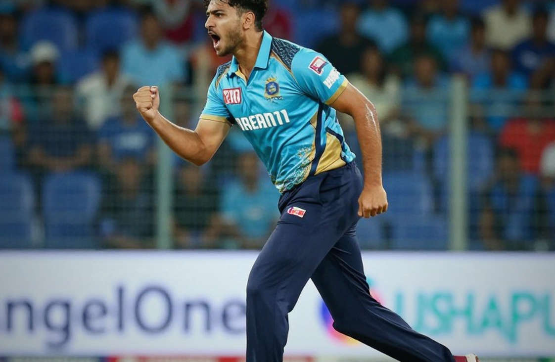 মুলতানের করিডর: ৯৯ রানের জয় যেভাবে পড়া উচিত, আর যেভাবে পড়া উচিত নয়