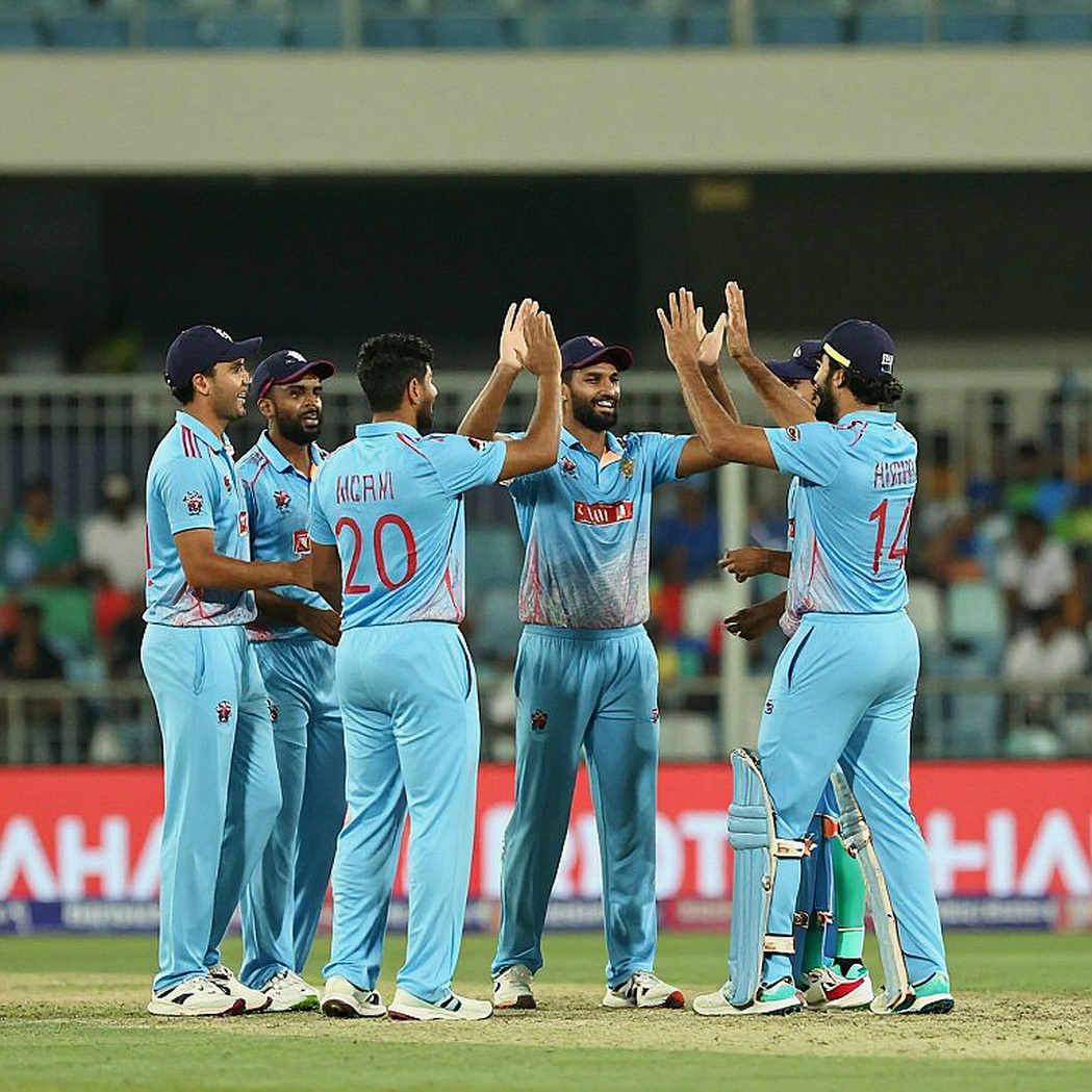 The Third Peak: An Innings' Echo in the Shadow of Friendship
