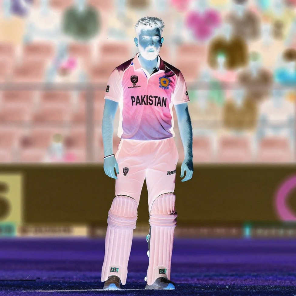 নিরপেক্ষ মাঠ বলে কিছু নেই: দুবাইয়ের ভিড়, শিশির আর টিকিটের সিঁড়ি