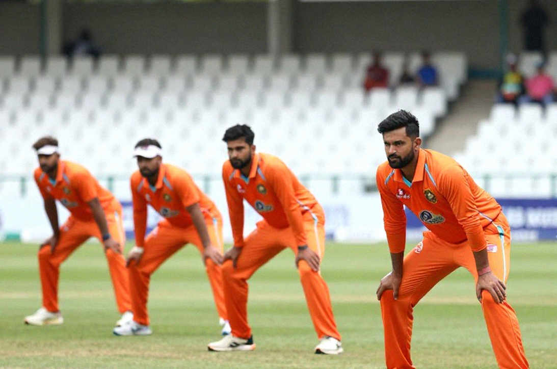 খালি স্টেডিয়াম, ভরা খাতা: নিয়মিত সিজনে ক্রিকেট যেভাবে নিজের ছন্দ লিখে রাখে