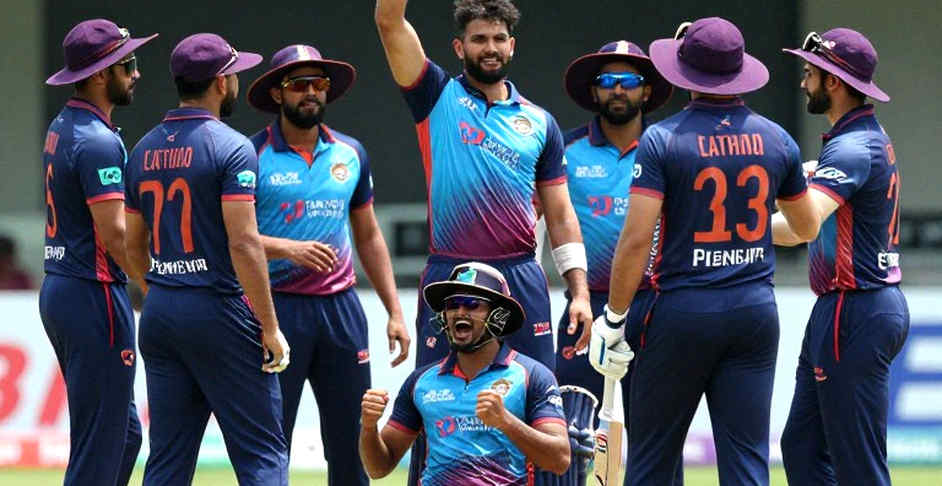 রাওয়ালপিন্ডির ঘড়ি: ৩৭ রানের জয়, ৯৮ ওভারের হিসাব আর দুই দলের জরিমানা